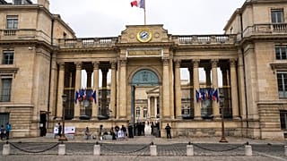 Gleich am Montag nach der Wahl besuchten die ersten neuen Abgeordnete das Parlament.