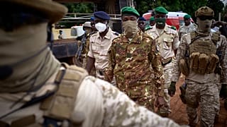 Mali'de darbe sonrası yönetime gelen Albay Assimi Goita (ortada) saldırılar sonrası ülkede üç günlük ulusal yas ilan etti.