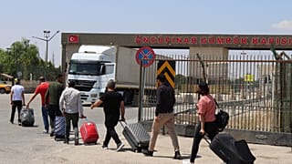 İstanbul'dan yola çıkan 34 Suriyeli, Kilis ve Hatay'dan ülkelerine uğurlandı