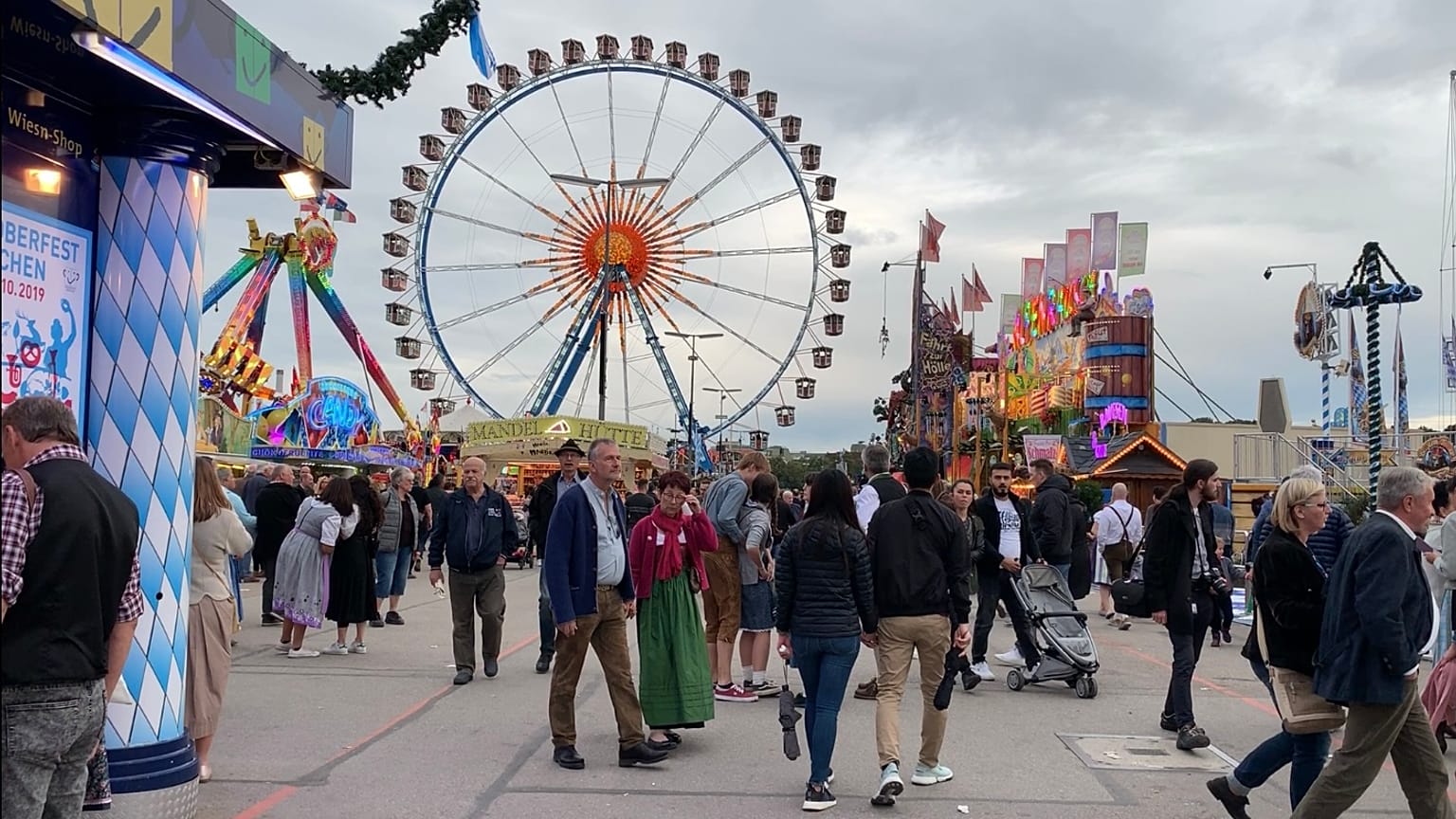 Wegen der Corona-Pandemie ist die Wiesn zwei Jahre in Folge ausgefallen: In diesem Jahr haben die Organisatoren die Veranstaltung "ohne Zugangsbeschränkung" angekündigt.