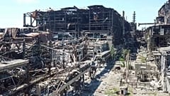 Cette photo extraite d'une vidéo publiée par le ministère russe de la Défense lundi 13 juin 2022 montre une vue de l'usine métallurgique Azovstal, à Marioupol.
