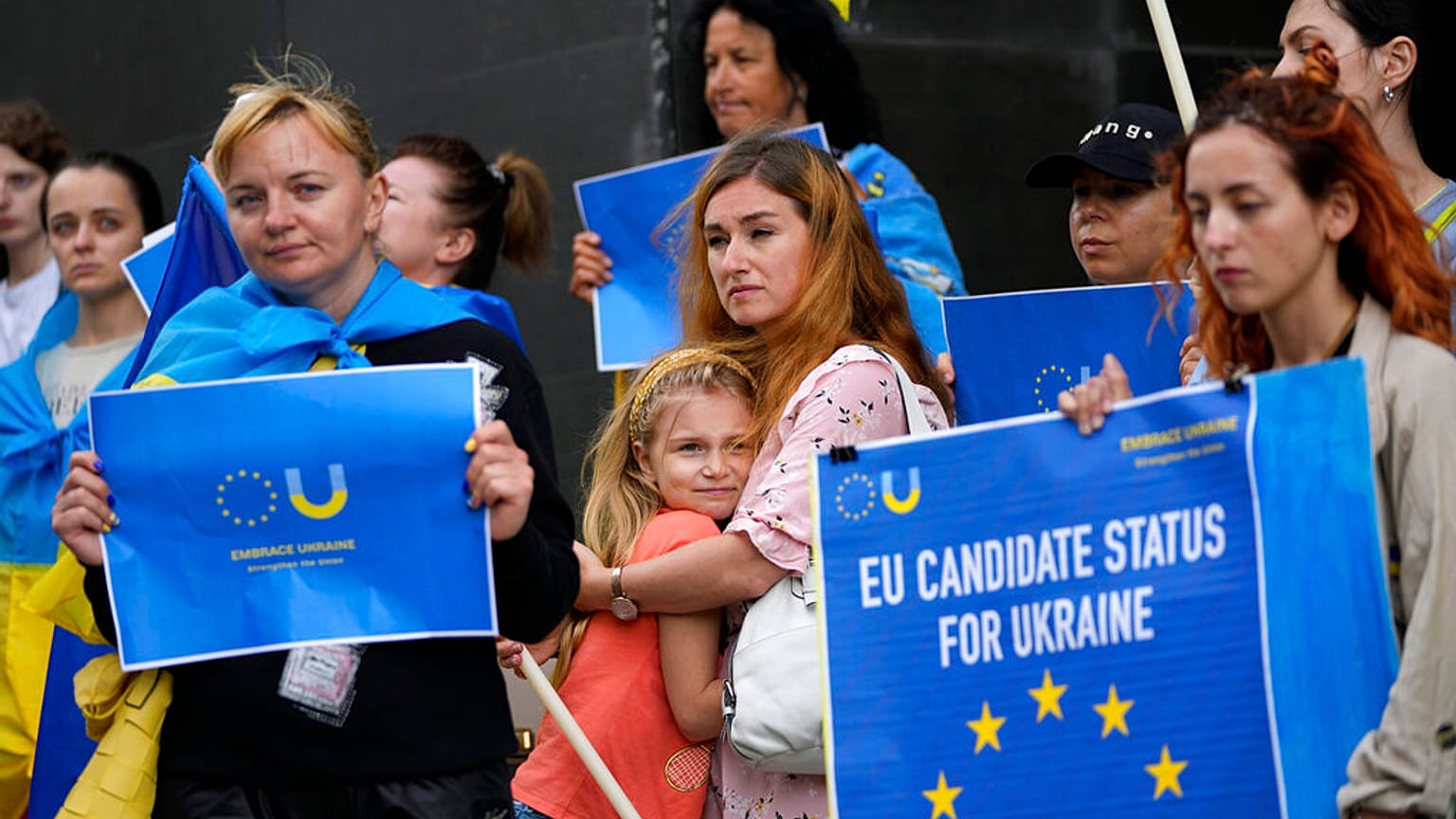 Демонстрация в поддержку стремления Украины в ЕС. Португалия, Лиссабон, 15 июня 2022 г. 