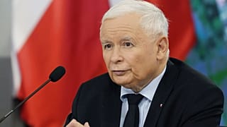 Jaroslaw Kaczynski pártelnökként marad
