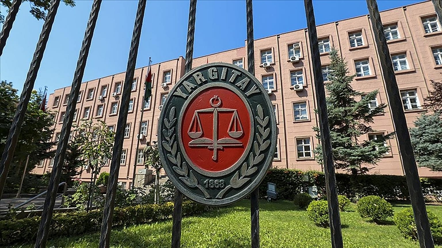 Askeri öğrencilere tahliye