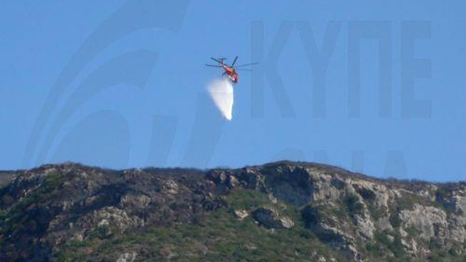 Πυροσβεστικό ελικόπτερο επιχερεί σε πυρκαγιά - φώτο αρχείου
