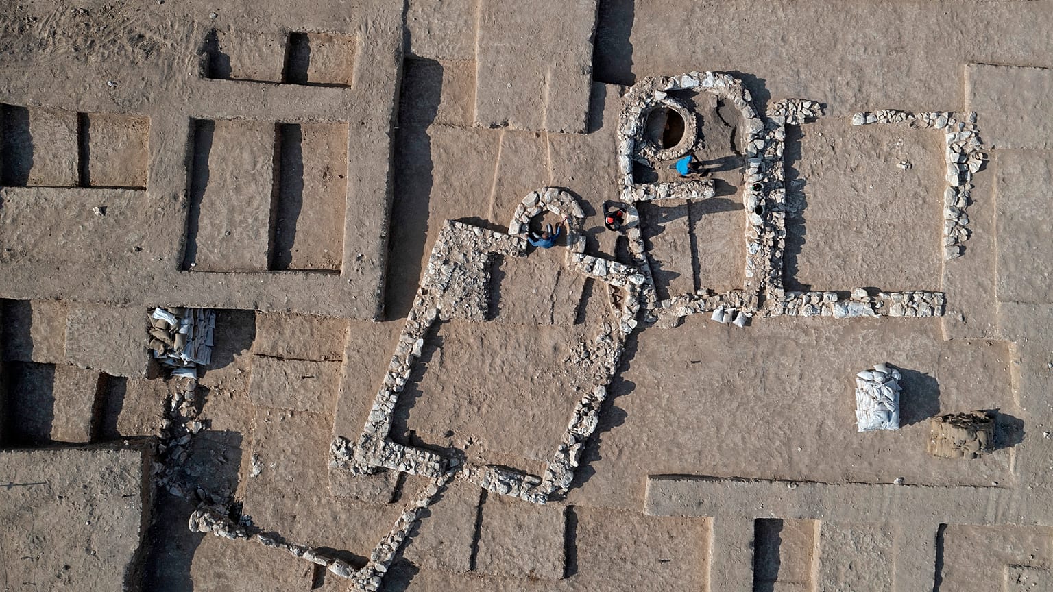 بقايا مسجد ريفي قديم نادر في النقب بجنوب إسرائيل. 