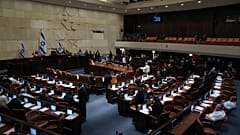 İsrail Parlamentosu'nda (Knesset) yapılan oylamada, 110 milletvekili, Meclis’in feshedilmesi lehinde oy kullanırken, ret oyu kullanan çıkmadı