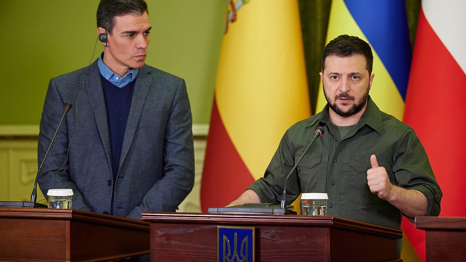 Volodymyr Zelensky e Pedro Sánchez. 