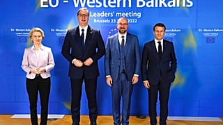 La presidente della Commissione europeavon der Leyen, il presidente serbo Vučić, il presidente del Consiglio europeo Michel e il presidente francese Macron