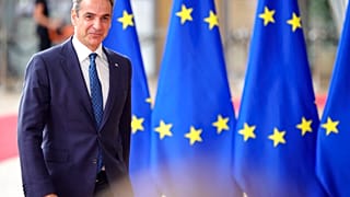 Ο Έλληνας πρωθυπουργός Κυριάκος Μητσοτάκης προσερχόμενος στη σύνοδο κορυφής της ΕΕ