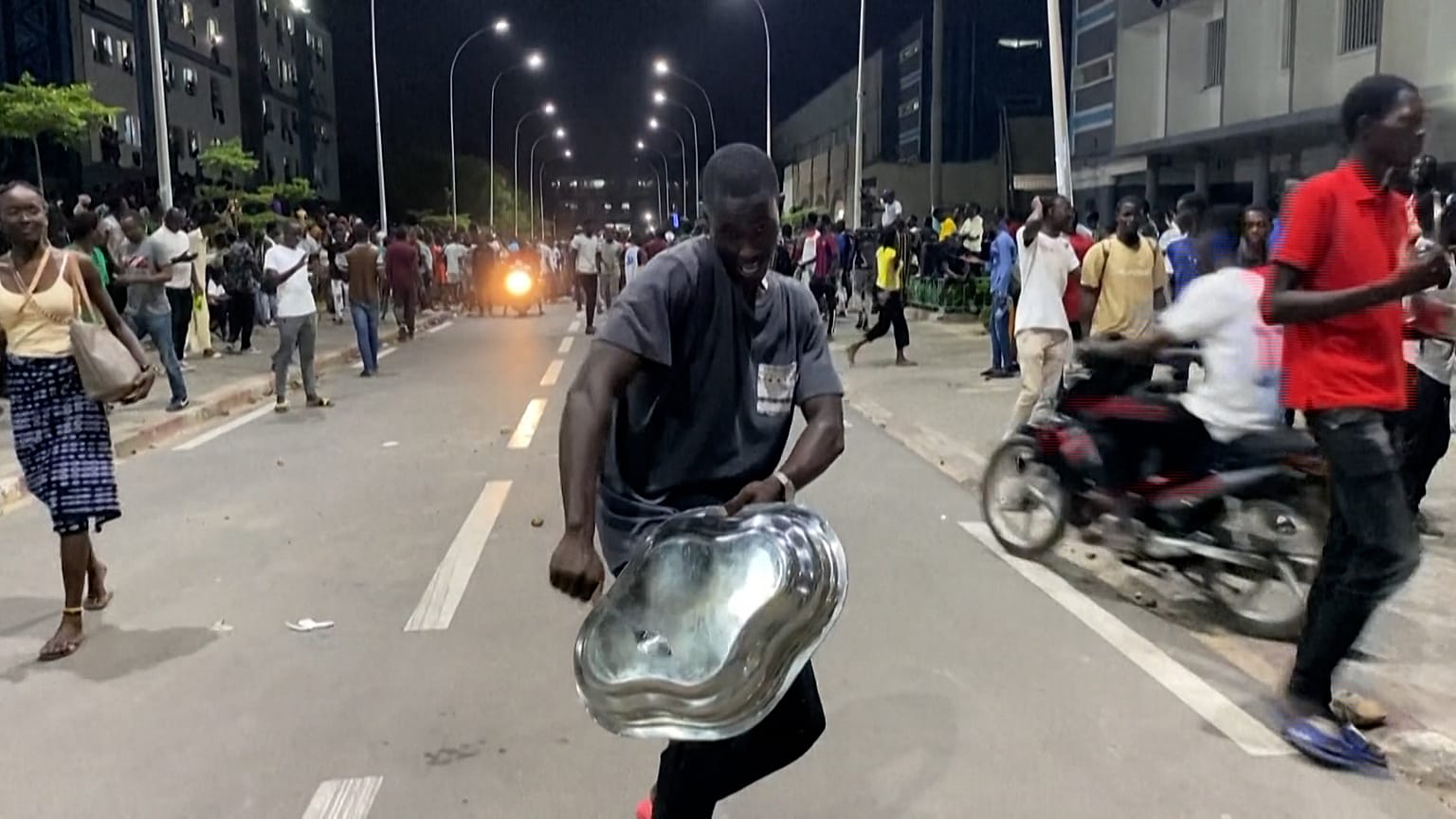 Students in Dakar bang pots, honk horns in protest called for by opposition