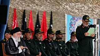 قائد الحرس الثوري الإيراني حسين سلامي مع المرشد الأعلى للثورة الإسلامية علي خامنئي - أرشيف