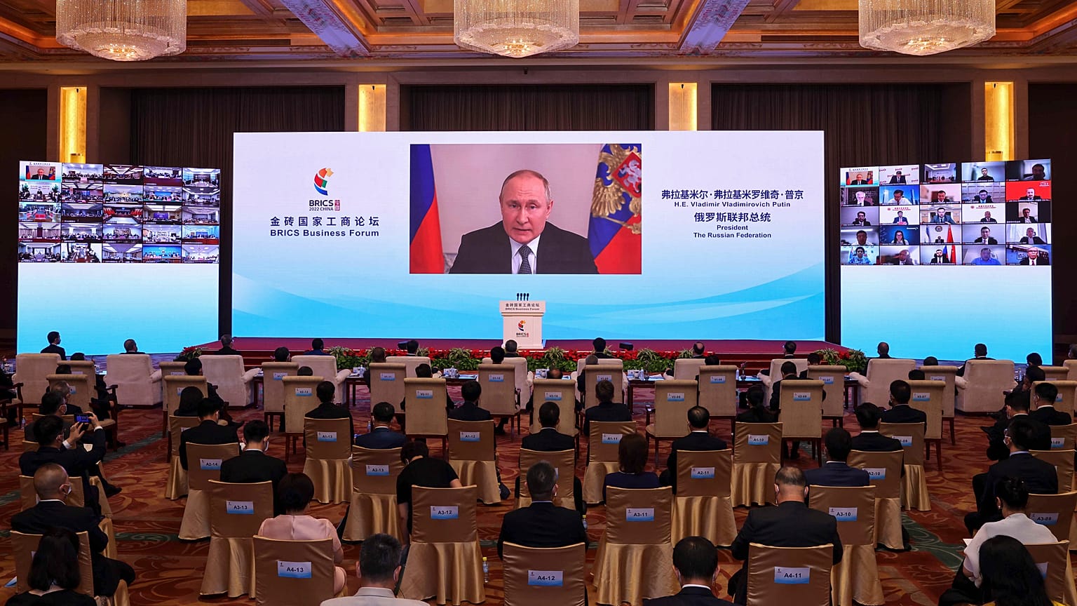 Le président russe Vladimir Poutine prend la parole à distance lors de la cérémonie d'ouverture du 14ème sommet des BRICS, à Pékin, Chine, le 22 juin 2022.