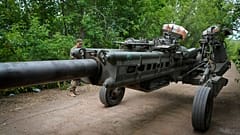 Az Egyesült Államoktól kapott ukrán M777-es tüzérségi ágyú a fronton