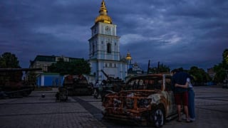 Zerstörter russischer Panzer, als Symbol des Krieges vor der St. Michael Kathedrale in Kiew, aufgestellt. 23. Juni 2022