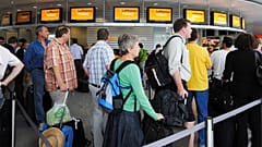 Utasok a müncheni repülőtéren