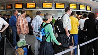 Utasok a müncheni repülőtéren