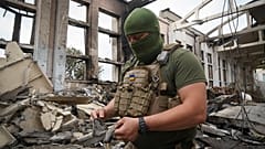 Военнослужащий ВСУ в Харьковском техническом университете, который был разрушен в результате ночного авиаудара