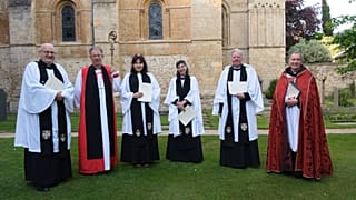 Honorary Canon candidates stand with the Bishop of Oxford and Archdeacon of Oxford.