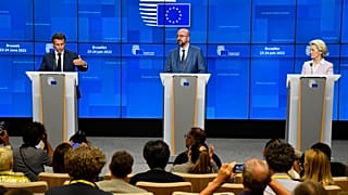 Статус кандидата предоставлен Украине и Молдавии
