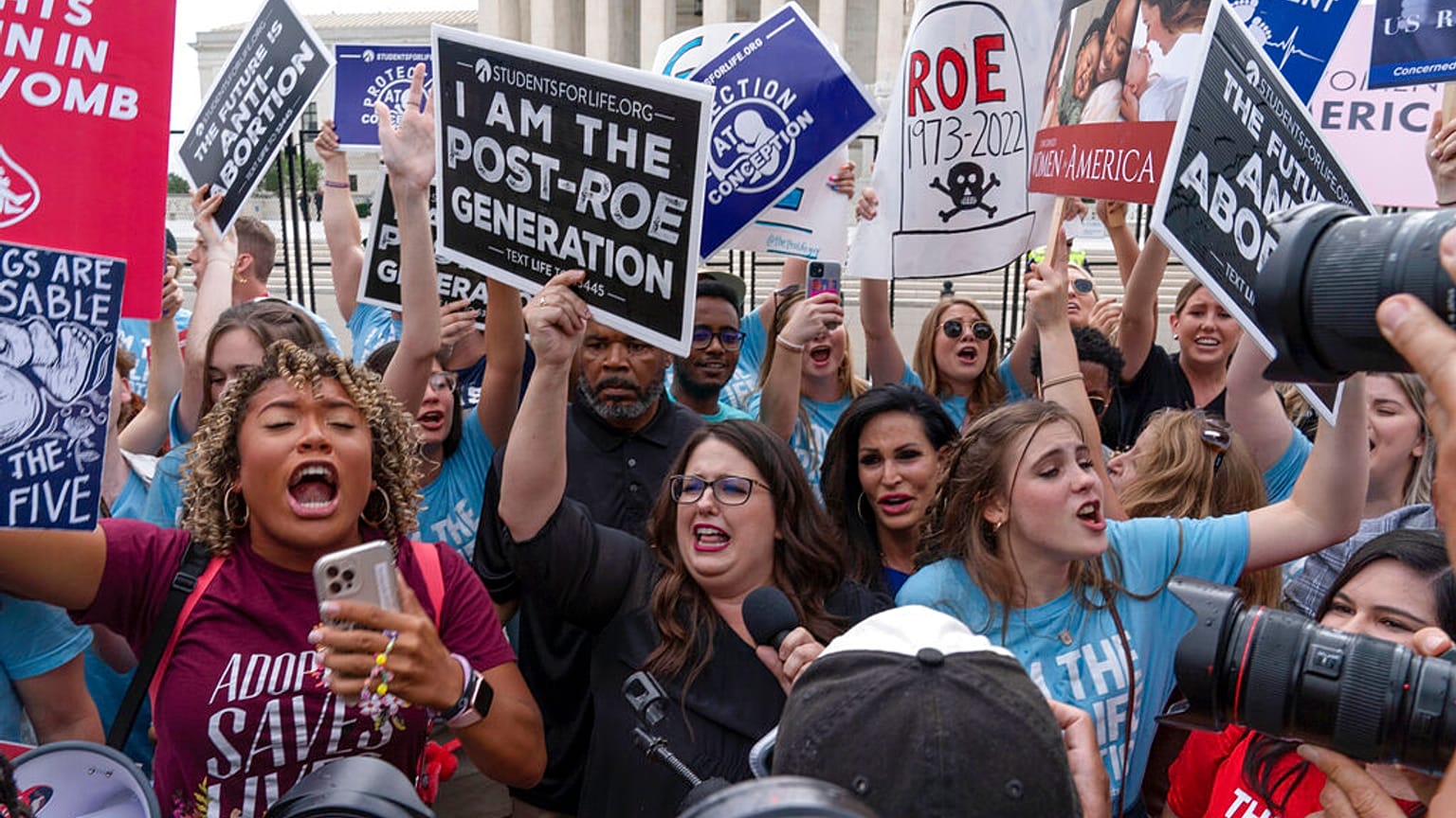 Manifestantes contra el aborto se reúnen frente al Tribunal Supremo en Washington