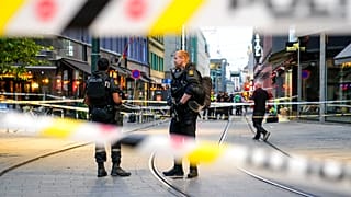 Оцепление в центре Осло в районе нападения на гей-клуб, 25 июня 2022
