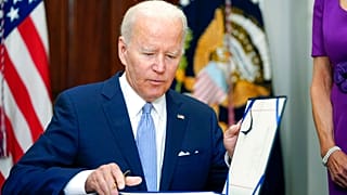 ABD Başkanı Joe Biden, ülkede son günlerde artan oranda meydana gelen ve çok sayıda kişinin yaşamını yitirmesine neden olan 'Silah Güvenliği Tasarısı'nı onayladı