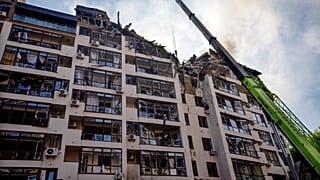 Edifício de nove andares ficou parcialmente destruído
