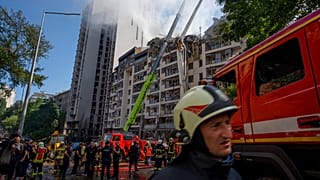 Εικόνα από τους πρωινούς βομβαρδισμούς στο Κίεβο