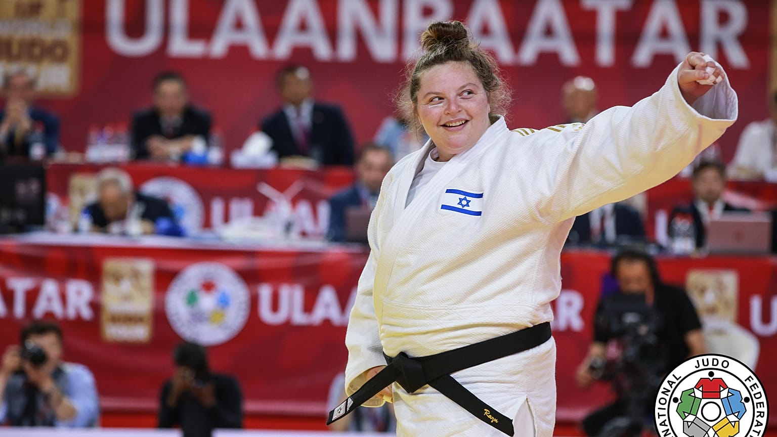 Raz Hershko, ganadora en más de 78 kilos, celebra su victoria ante Amarsaikhan.