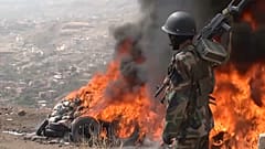 الحوثيون يحرقون المخدرات المحجوزة في صنعاء. 