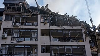 Plusieurs explosions ont réveillé tout un quartier résidentiel de Kyiv, dimanche 26 juin 2022.