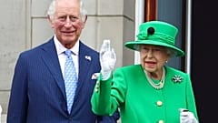 Der britischer Thronfolger Prinz Charles und seine Mutter Queen Elisabeth