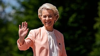 Ursula von der Leyen a G7-csúcsra érkezve