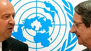 Ο πρόεδρος της Κυπριακής Δημοκρατίας Νίκος Αναστασιάδης και ο τουρκοκύπριος ηγέτης Ερσίν Τατάρ