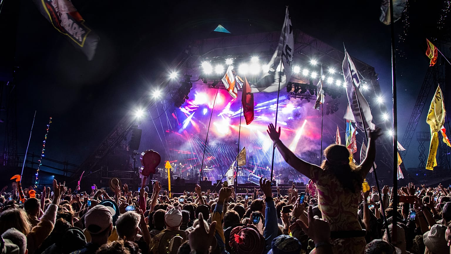 İngiltere'de 22-26 Hazıran'da düzenlenen Glastonbury Festivali'nin yeni bir Covid-19 salgınına yol açmasından endişe ediliyor