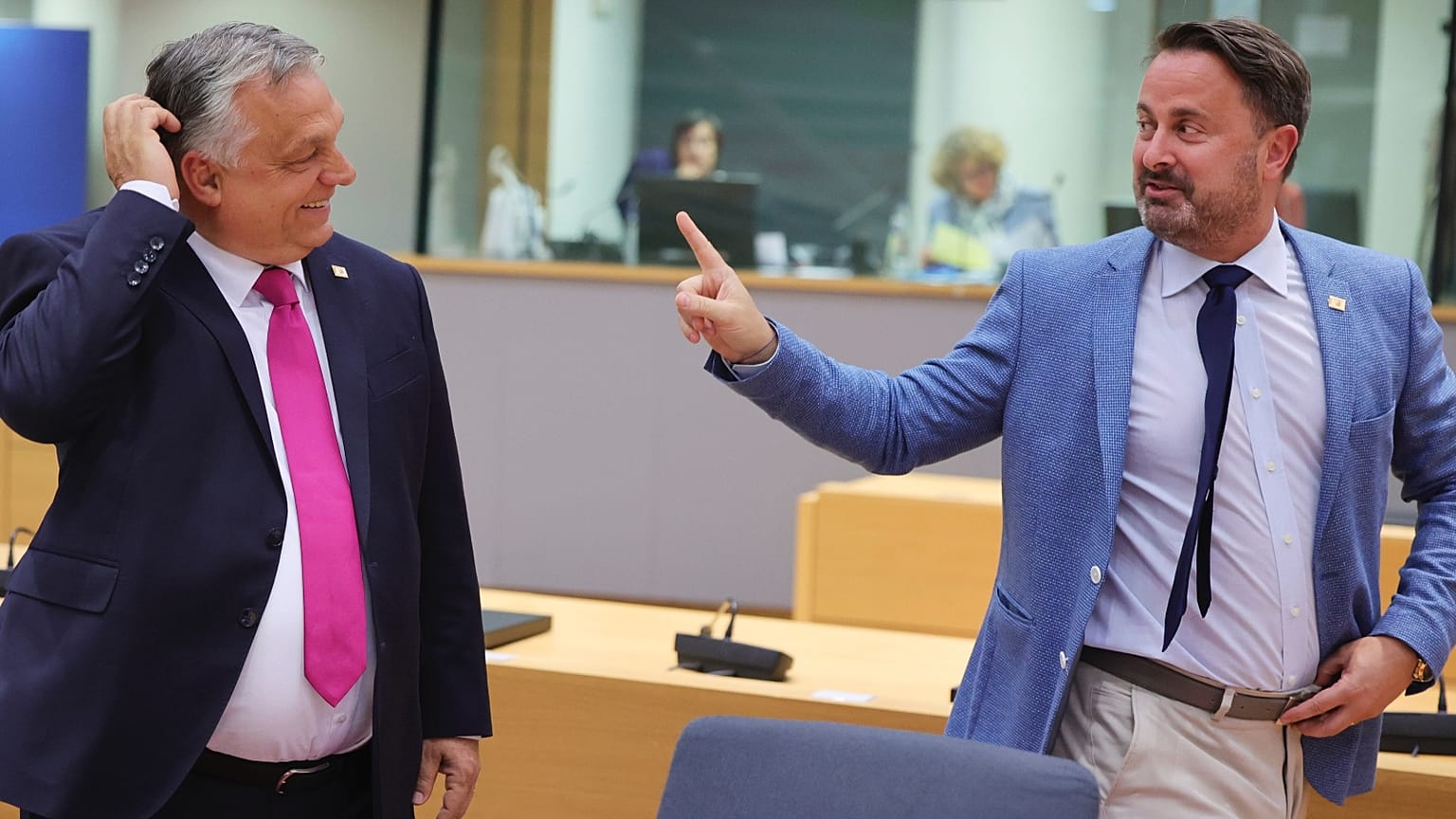 Orbán Viktor magyar, és Xavier Bettel luxemburgi miniszterelnök az uniós csúcson, 2022 májusában