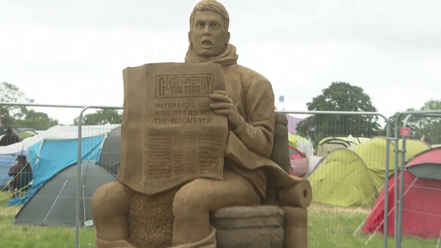 Uma escultura de barro simboliza a necessidade de água