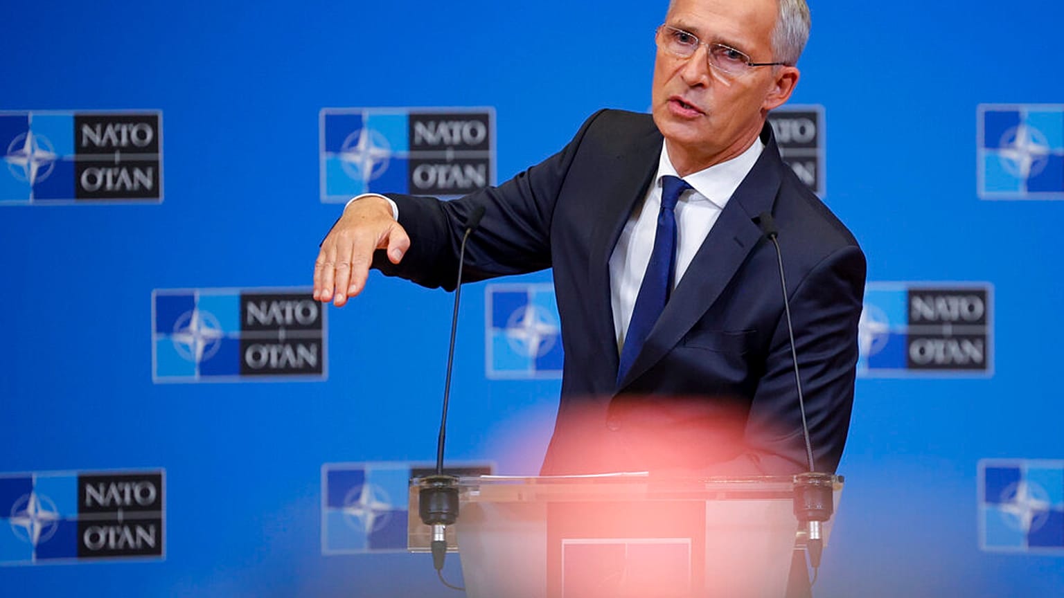 Der Nato-Generalsekretär Stoltenberg kündigt drastische Aufstockung der Schnell-Eingreiftruppe an.