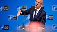 Der Nato-Generalsekretär Stoltenberg kündigt drastische Aufstockung der Schnell-Eingreiftruppe an.