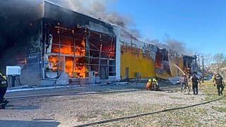  Kremençuk'ta alışveriş merkezine füze saldırısı