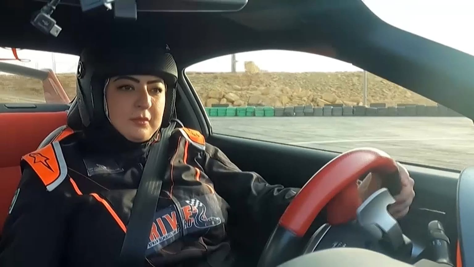 أول مدربة امرأة لسباق سيارات أوتوكروس في السعودية 