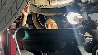 ورشة صيانة سيارات نسوية هي الأولى من نوعها في الإمارات