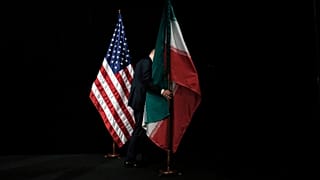 پرچم‌های ایران و آمریکا