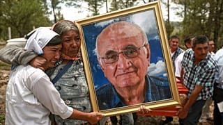 Entierro de los sacerdotes jesuitas asesinados en México