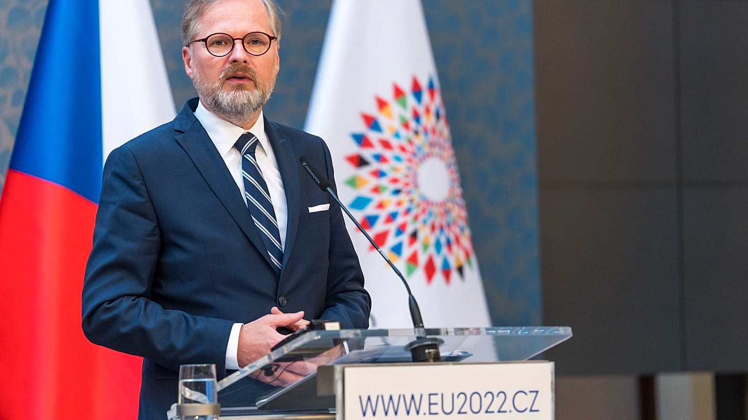 The official logo of the Czech presidency is "Europe as a task: rethink, rebuild, repower."