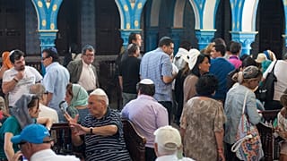 يجتمع الحجاج اليهود في كنيس غريبة - أرشيف