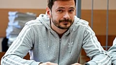Der russische Oppositionsaktivist und Politiker Ilja Jaschin nimmt an einer Gerichtssitzung in Moskau teil