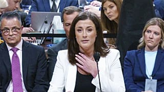 Cassidy Hutchinson, exasesora de la Casa Blanca, declarando ante el Congreso sobre el asalto al Capitolio