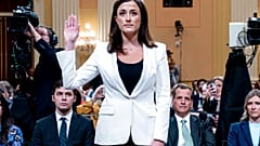 Бывшая помощница главы аппарата президента США Кэссиди Хатчинсон на слушаниях в "комитете 6 января"